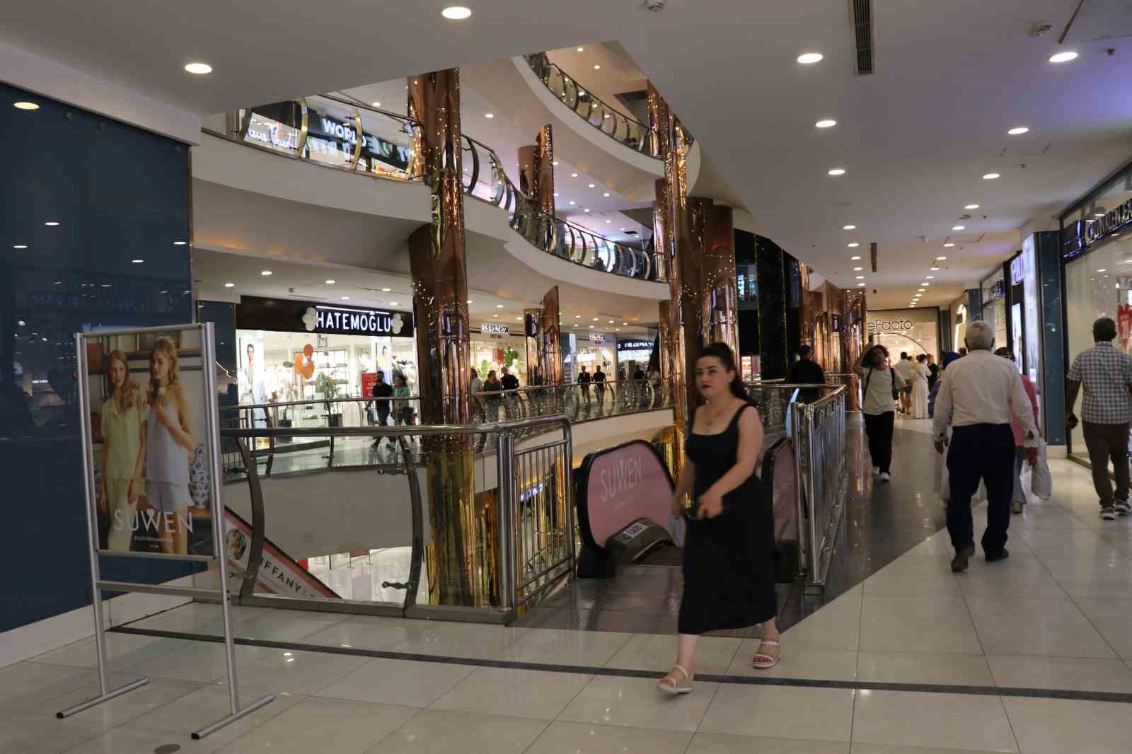 VANmall AVM&rsquo;den Vali Balcı&rsquo;ya teşekk&uuml;r
