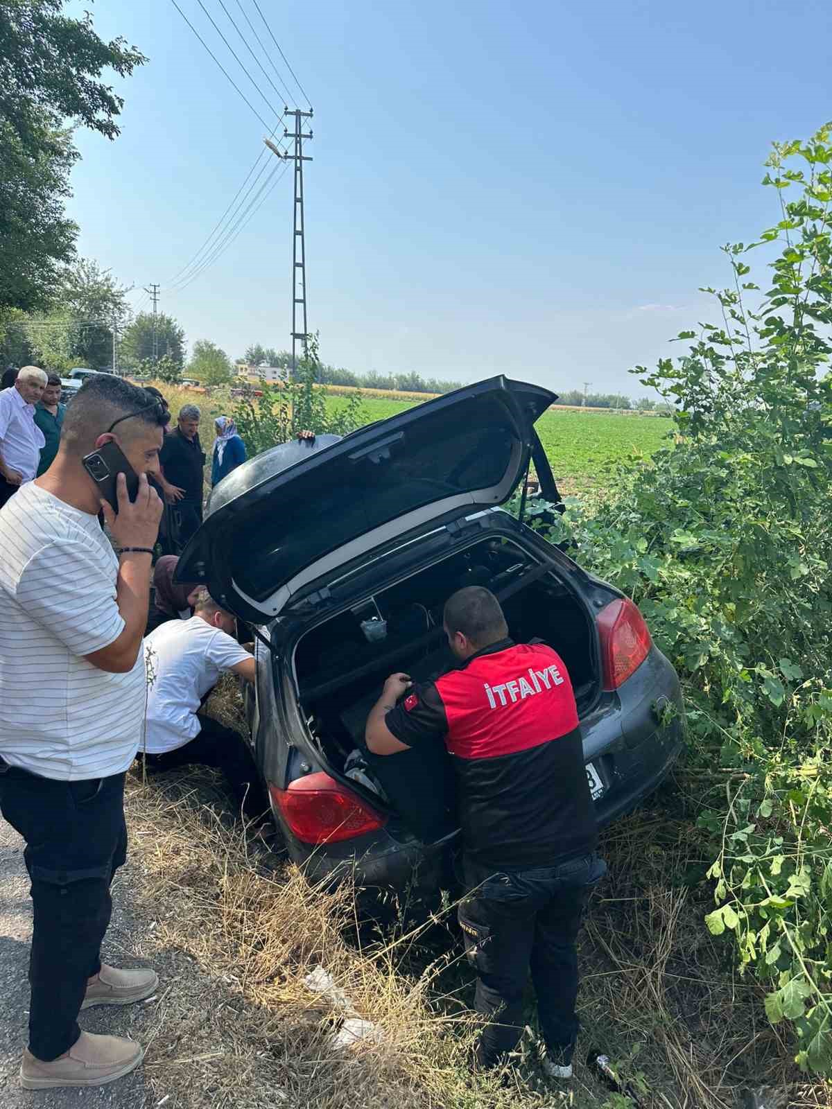 Osmaniye’de otomobil şarampole devrildi: 4 yaralı
