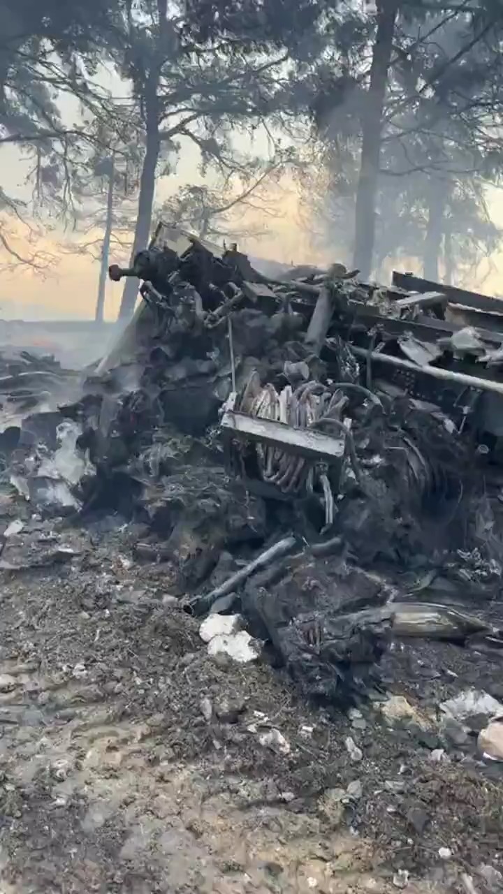 Çanakkale’de yanan itfaiye aracı hurdaya döndü