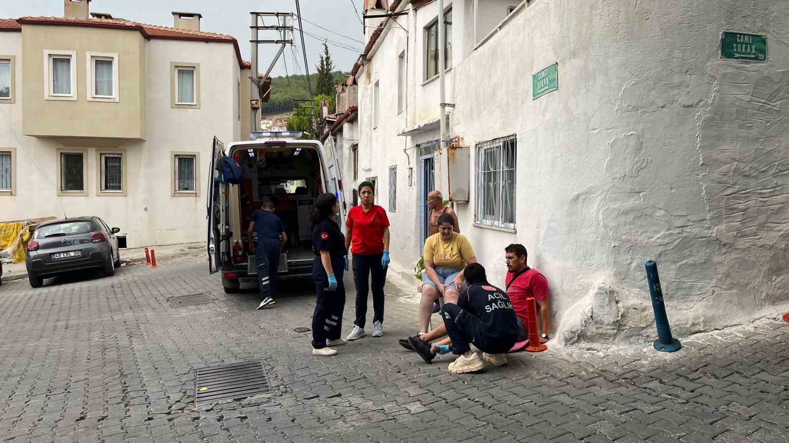 Menteşe&rsquo;de otomobil ile motosiklet &ccedil;arpıştı: 2 yaralı
