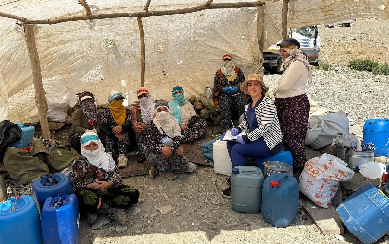 Y&uuml;ksekova&rsquo;da berivanlara s&uuml;t hijyeni eğitimi verildi
