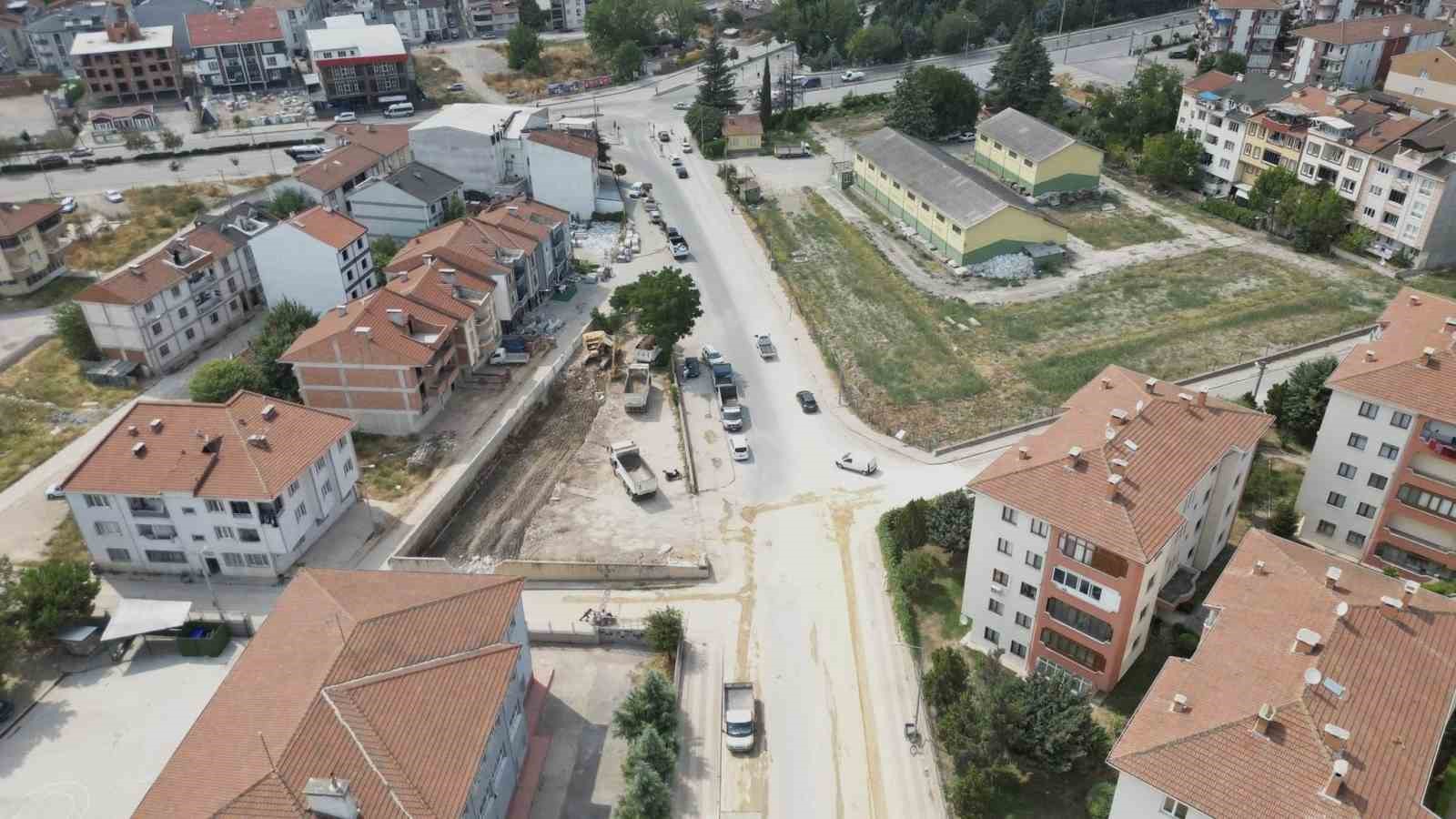 İneg&ouml;l&rsquo;de atıl vaziyetteki boş alan otoparka d&ouml;n&uuml;ş&uuml;yor
