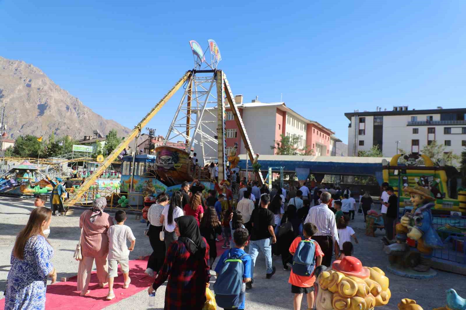 Hakkari&rsquo;de lunapark sevinci
