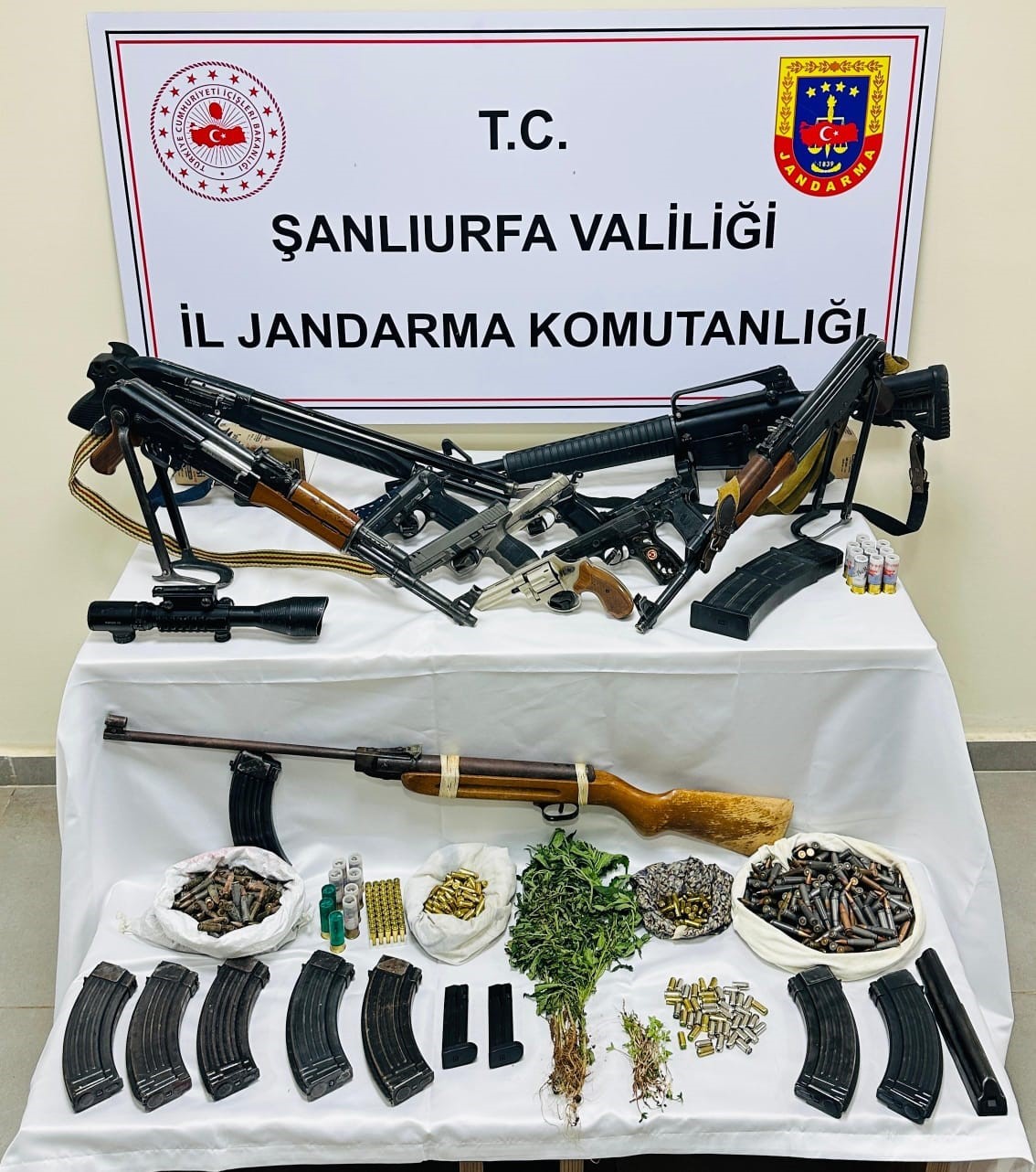Şanlıurfa&rsquo;da silah ka&ccedil;ak&ccedil;ılığı operasyonu: 7 g&ouml;zaltı
