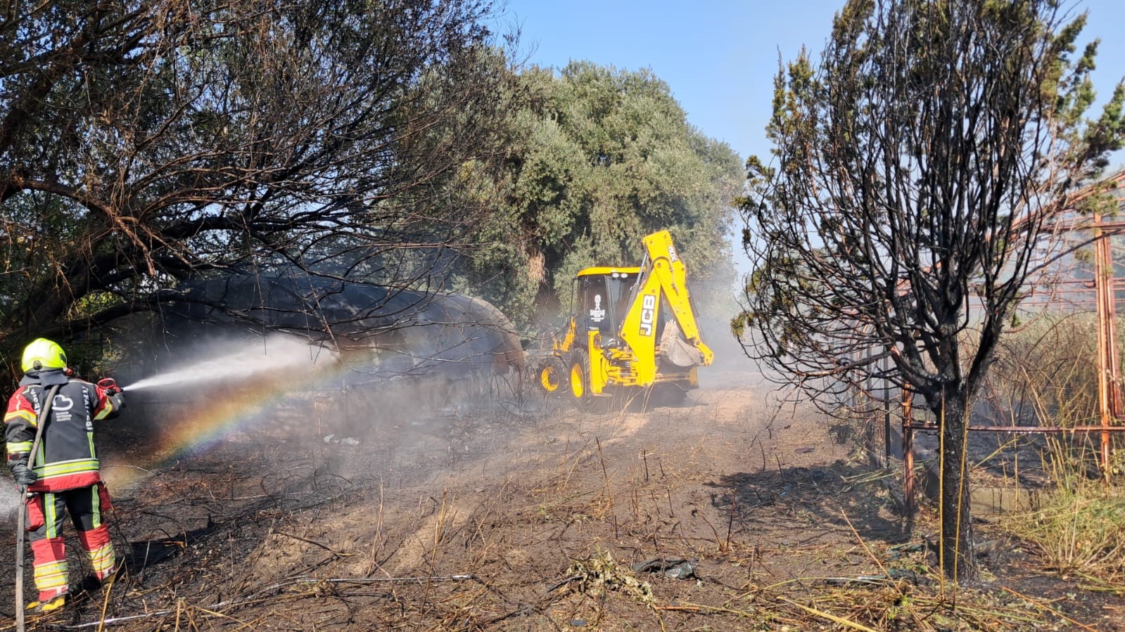 Gömeç’te arazi yangını: Ekiplerin müdahalesi sürüyor