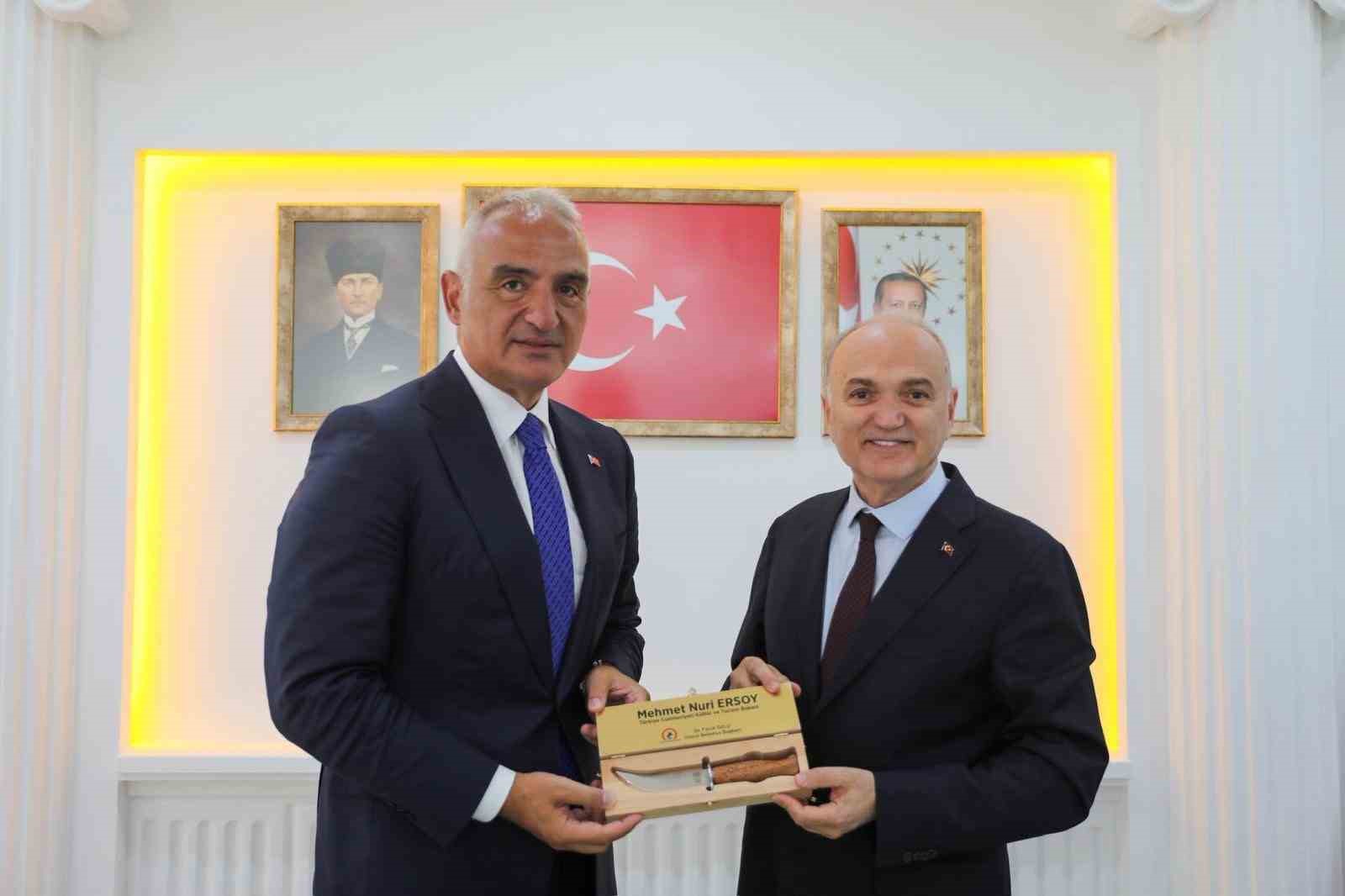 Bakan Ersoy, D&uuml;zce&rsquo;de Konuralp Antik Kenti&rsquo;ni ziyaret etti
