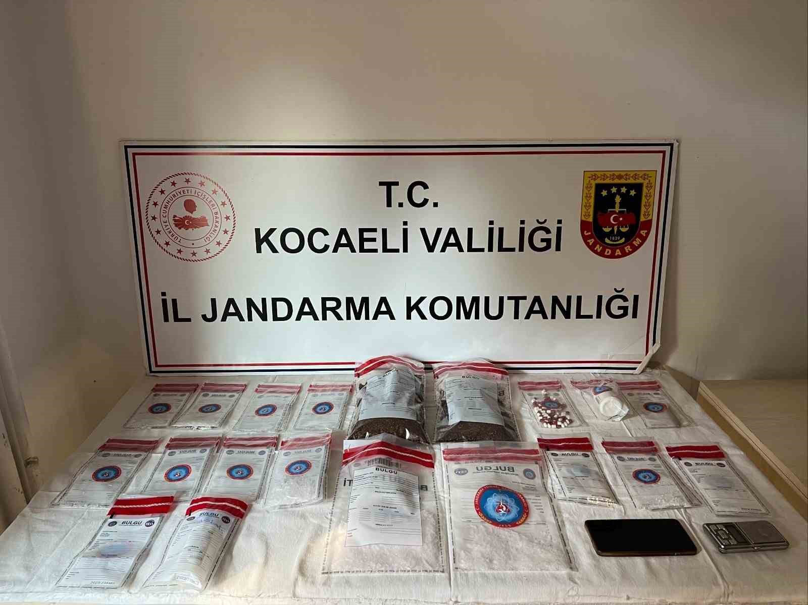 Kocaeli&rsquo;de 114 adet sentetik ecza ele ge&ccedil;irildi: 2 tutuklama
