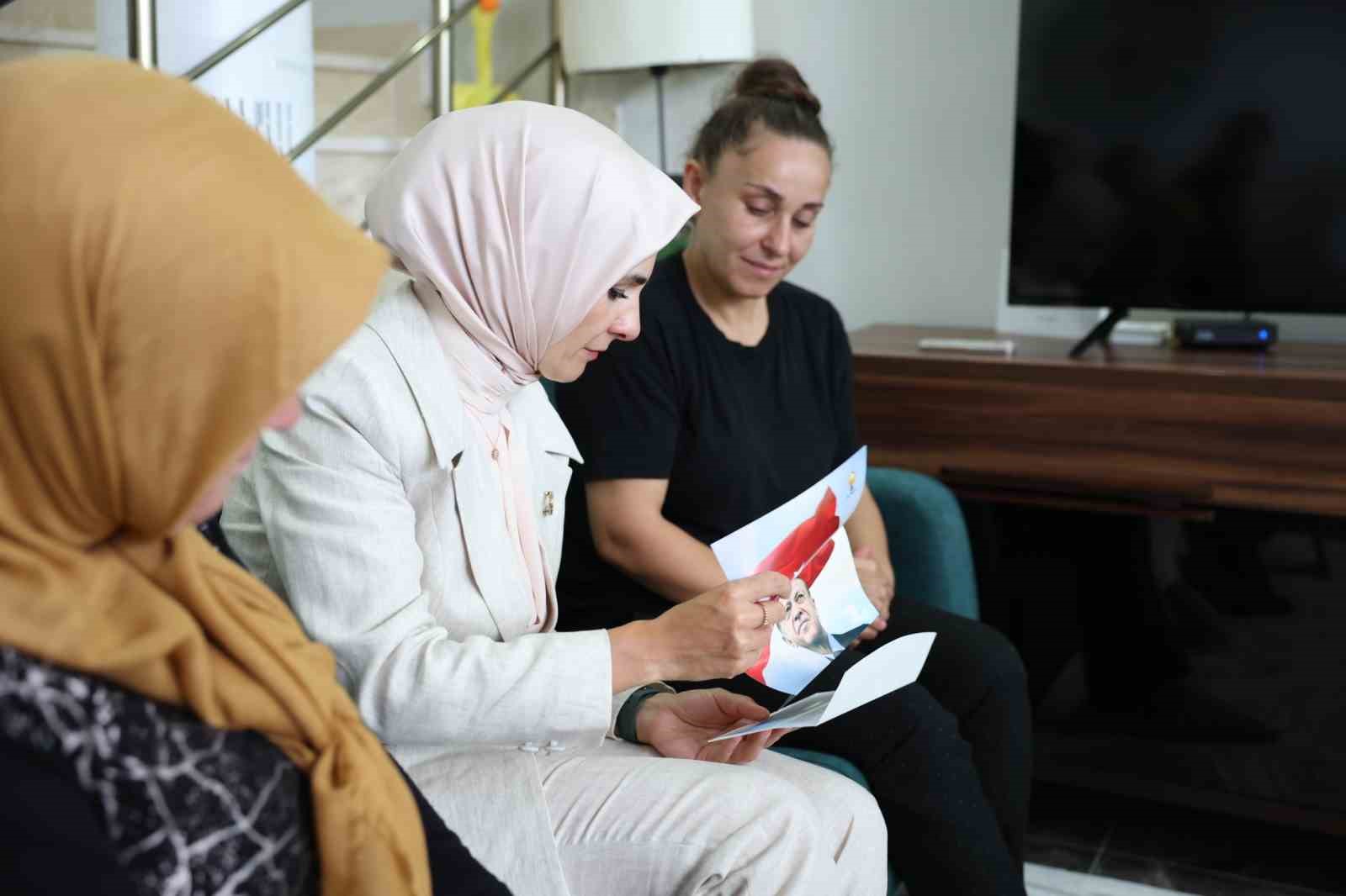 Bakan Göktaş, Cumhurbaşkanı Erdoğan’ın "Terörsüz Türkiye" mektubunu Yalova’da şehit ailesine ulaştırdı