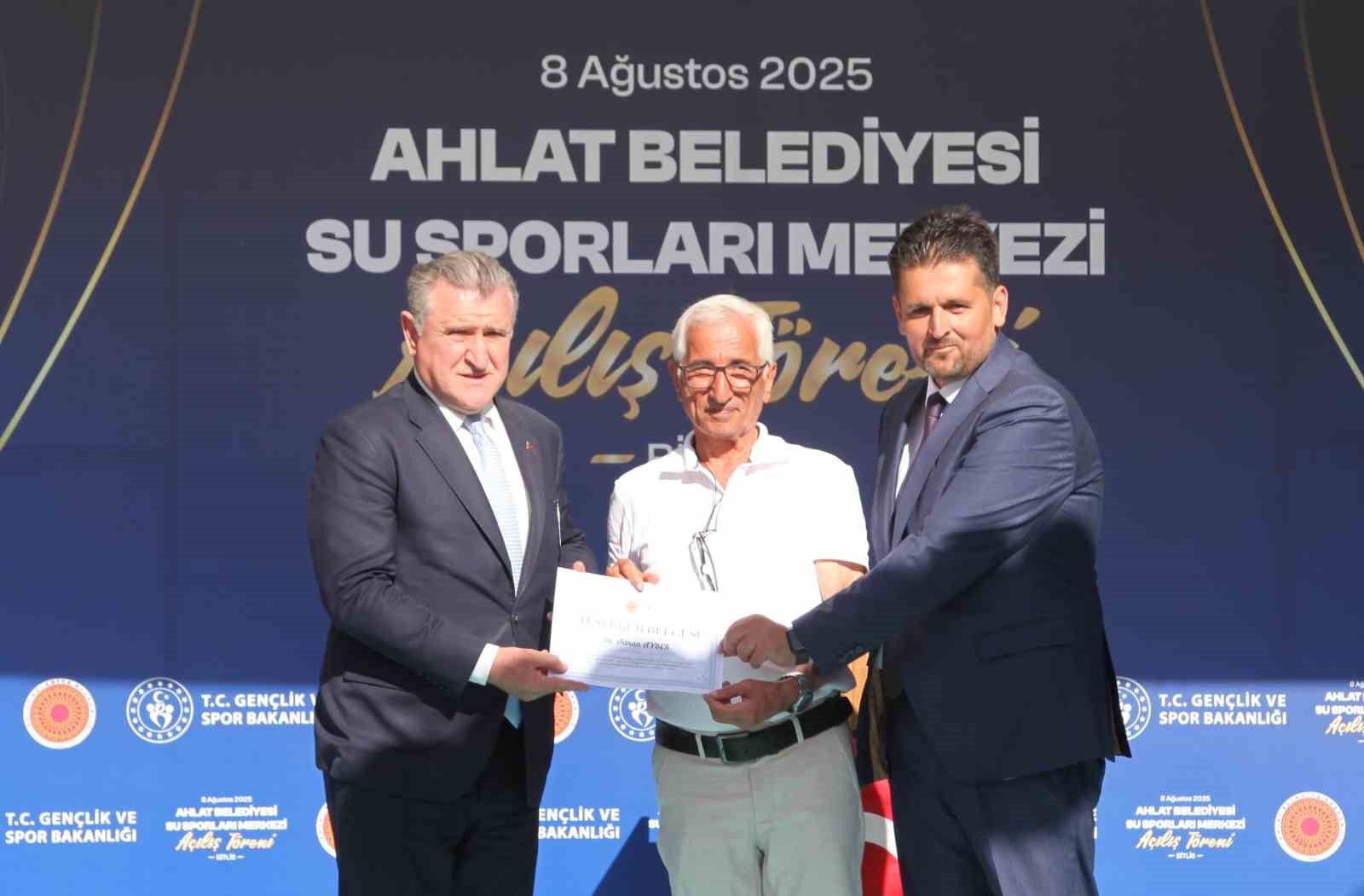 Gen&ccedil;lik ve Spor Bakanı Osman Aşkın Bak Bitlis&rsquo;te
