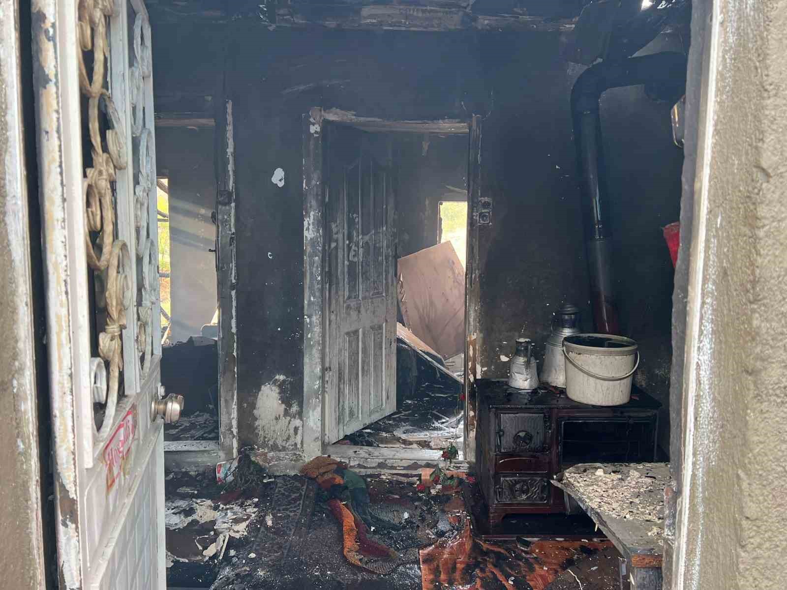 K&uuml;tahya Emet&rsquo;te korkutan yangın
