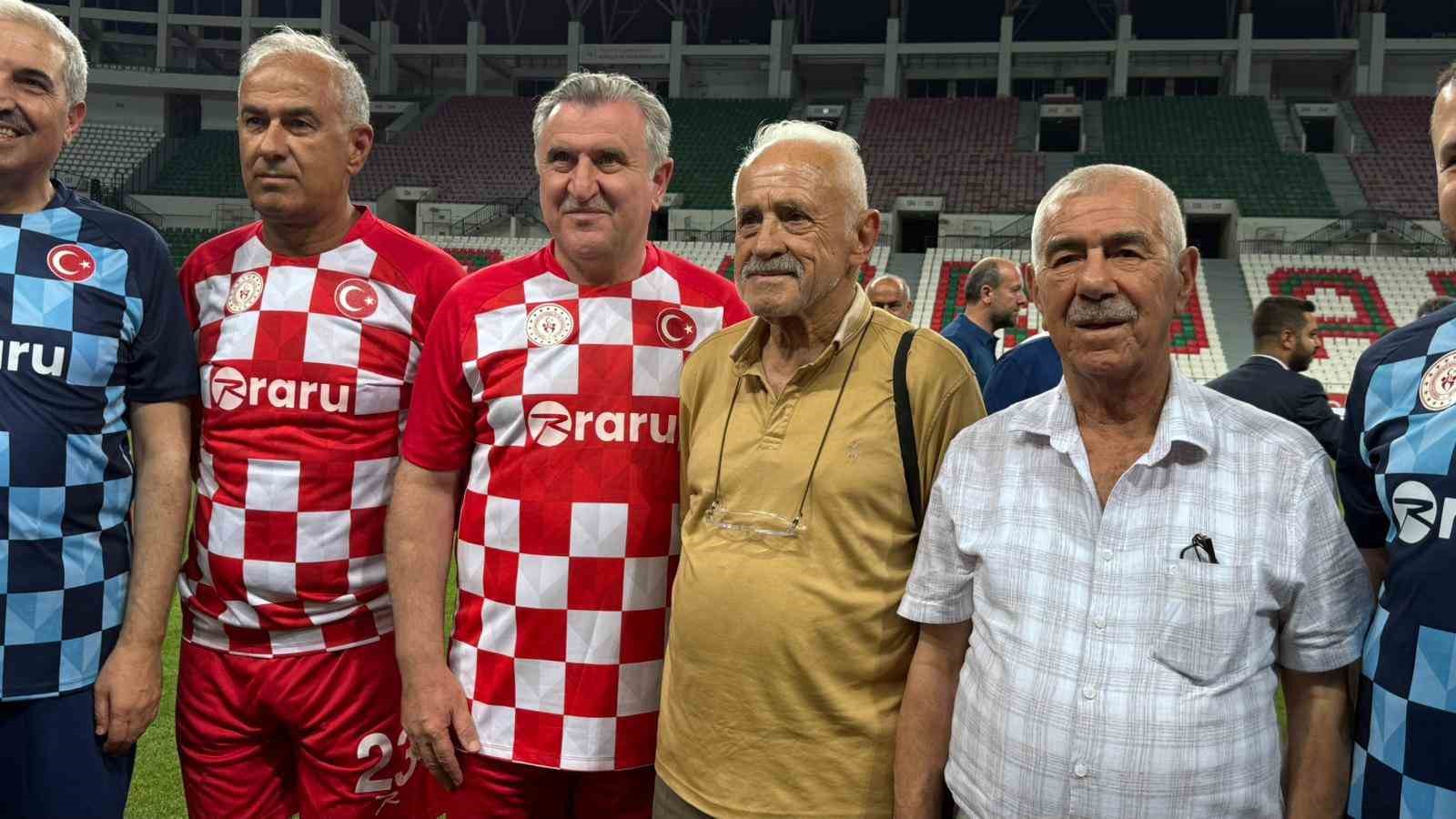 Diyarbakrda "Gsteri Ma"nda sahaya kan Bakan Baktan "Terrsz Trkiye" vurgusu
