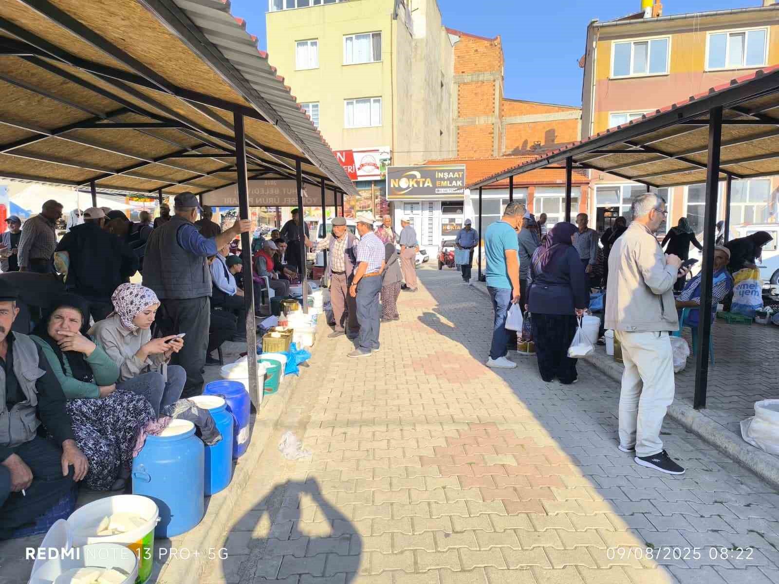 Şuhut&rsquo;ta &rsquo;Y&ouml;resel &Uuml;r&uuml;nler Pazarı&rsquo;na yoğun ilgi
