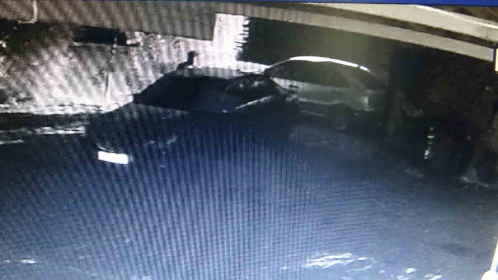 Malatya’da oto hırsızlığı girişimi kameraya yansıdı