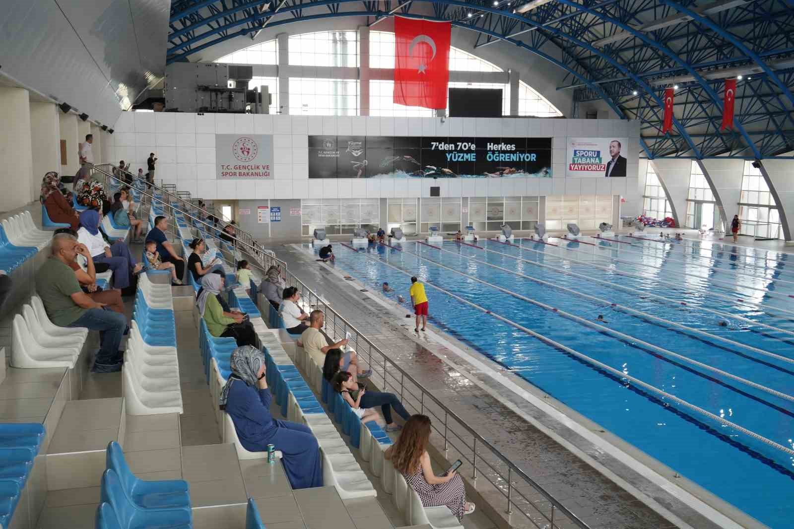 ’Yüzme Bilmeyen Kalmasın’ projesi ile Niğde’de binlerce çocuk yüzme öğrendi
