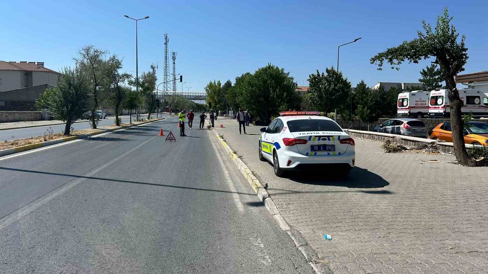 Otomobilin çarptığı bisiklet sürücüsü yaşamını yitirdi