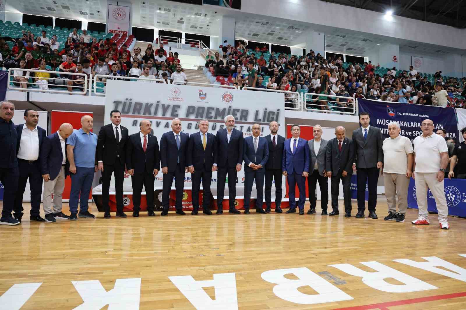 Bakan Bak: "Diyarbakır’a yaklaşık 3.5 milyar lira spor yatırımı, tesis yatırımı yapacağız"

