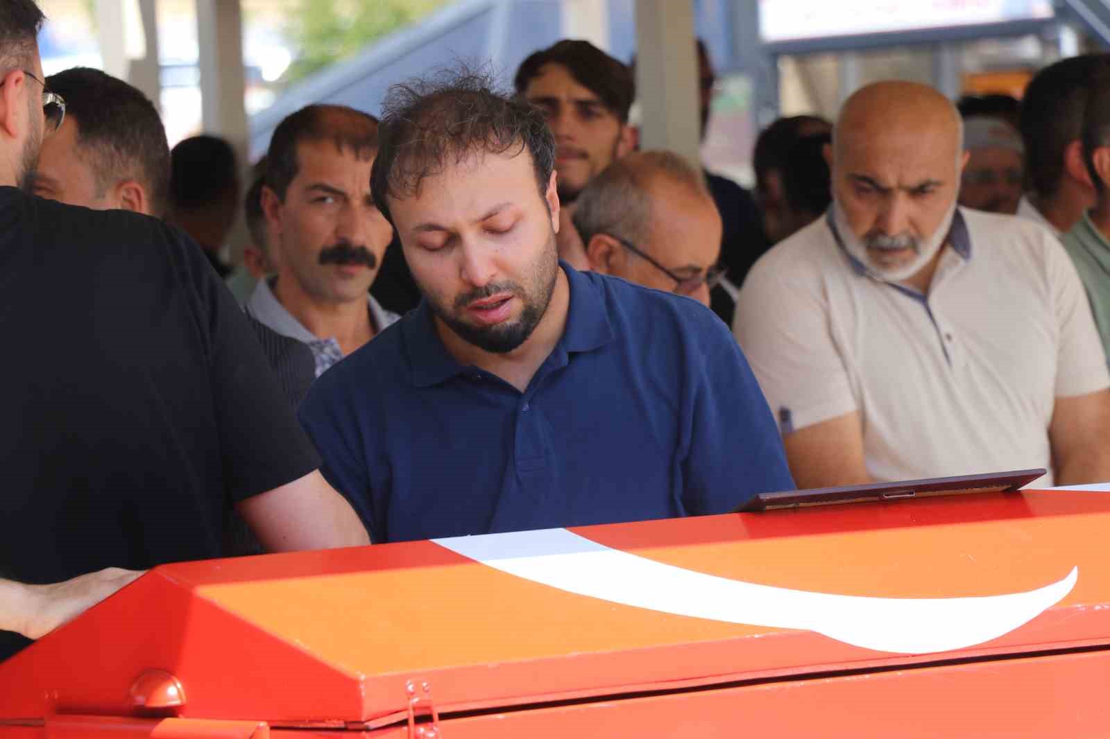 Muhtarlık binasında vefat eden muhtar toprağa verildi