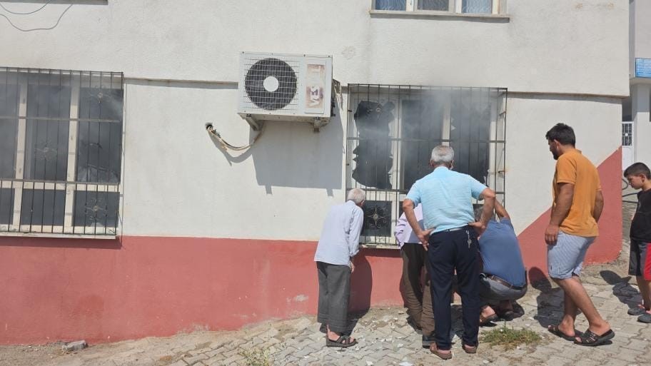 Silvan’da taziyeevinde klimadan yangın çıktı
