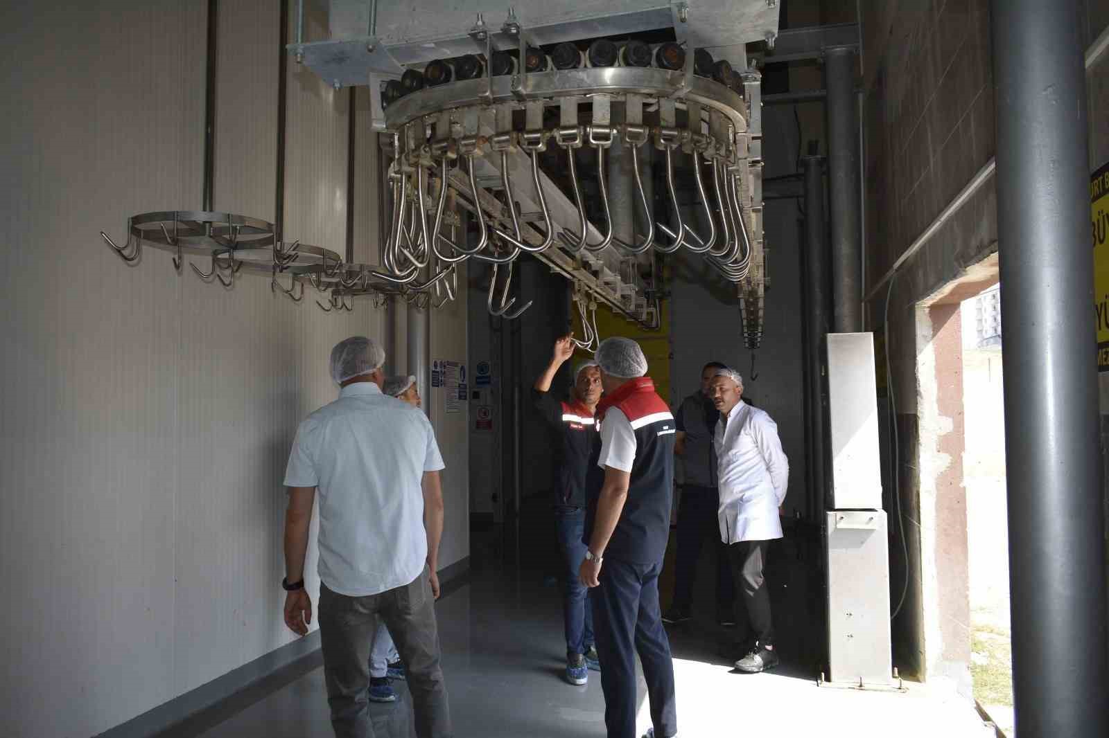 Bayburt&rsquo;ta belediyeye ait mezbahada denetim yapıldı
