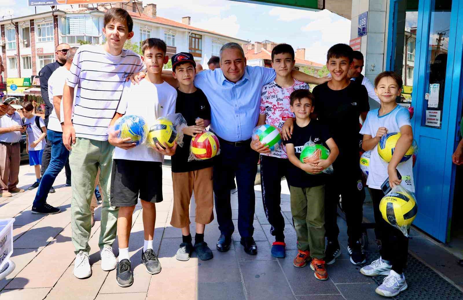 Keçiören Belediye Başkanı Özarslan Keçiören esnafının yanında