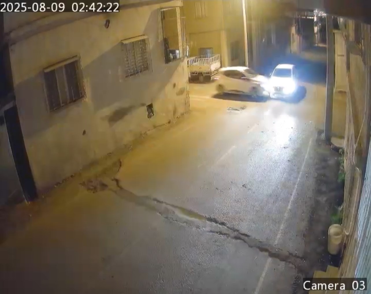 Kontrolsüz giriş yaptıkları sokak kesişimde kafa kafaya çarpıştılar