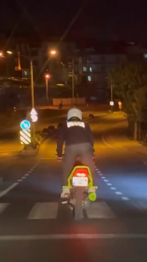 Arnavutk&ouml;y&rsquo;de motosikletle tehlikeli hareketler yapan s&uuml;r&uuml;c&uuml;ye 3 bin 160 TL ceza
