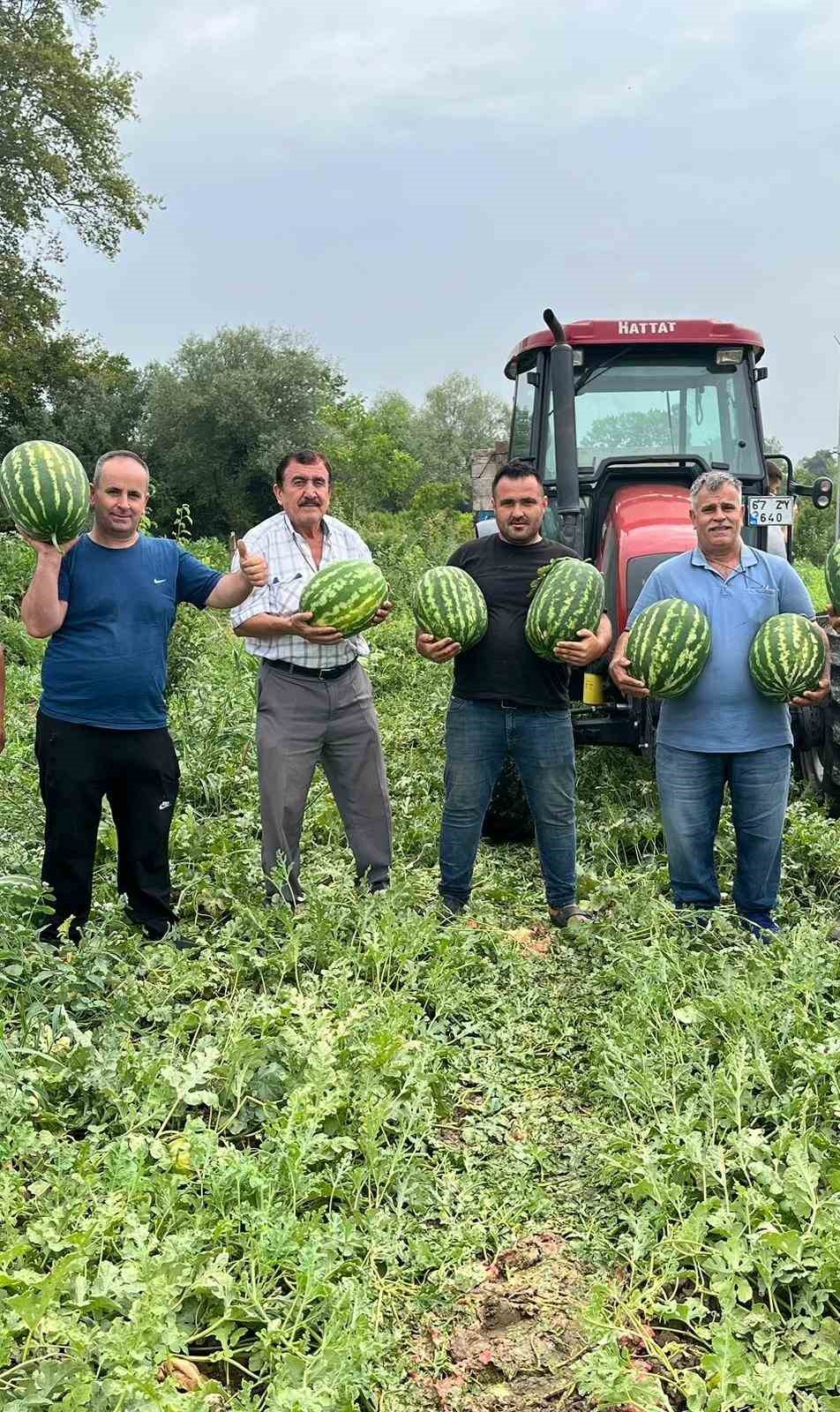 Baba mesleğini bıraktı, 25 yıldır toprağa emek veriyor
