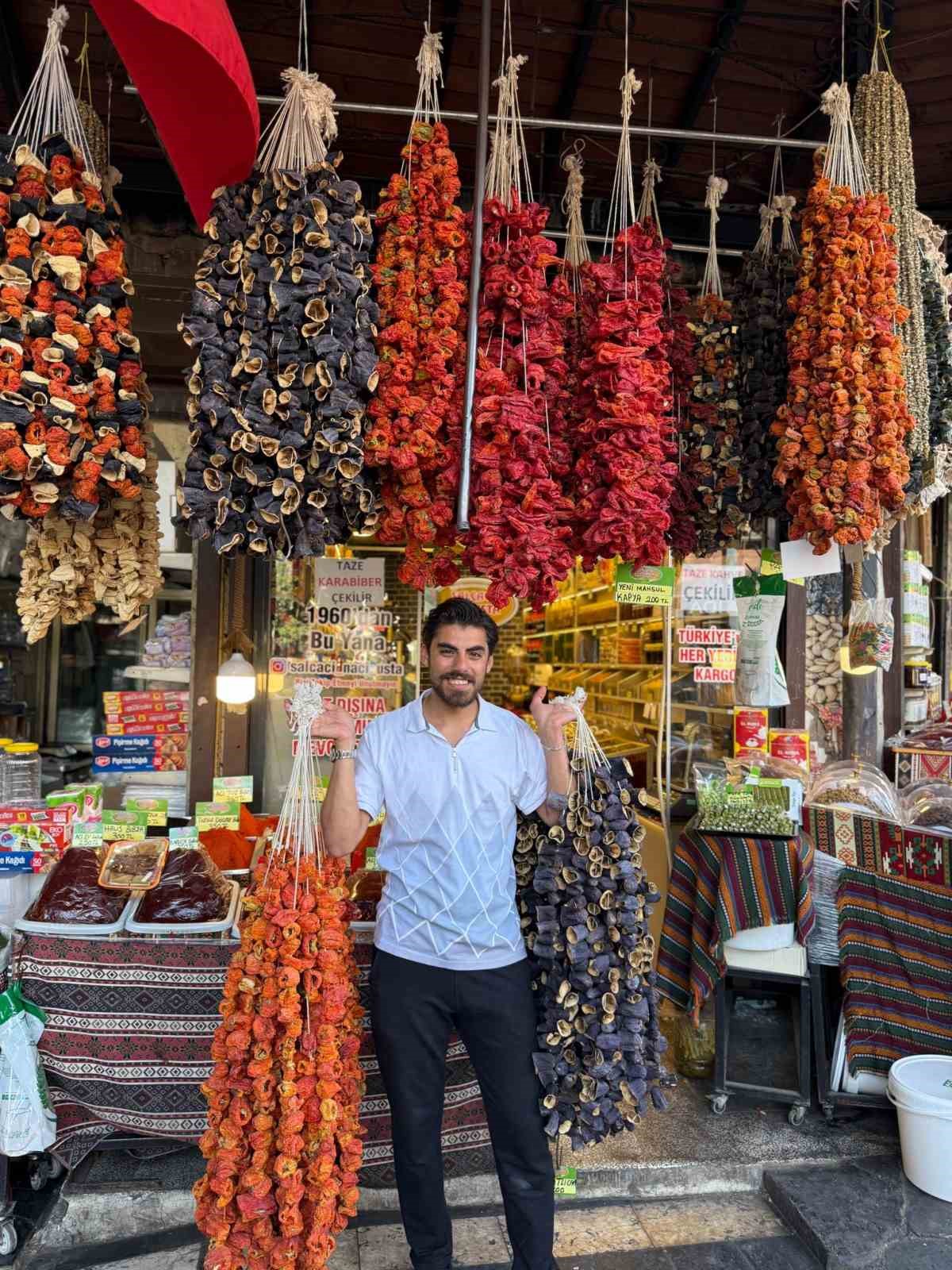 Esnafın d&ouml;rt g&ouml;zle beklediği gurbet&ccedil;iler gelmeye başladı
