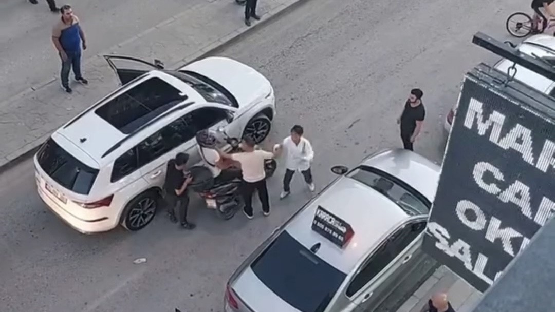 Van&rsquo;da trafikte bı&ccedil;aklı kavga
