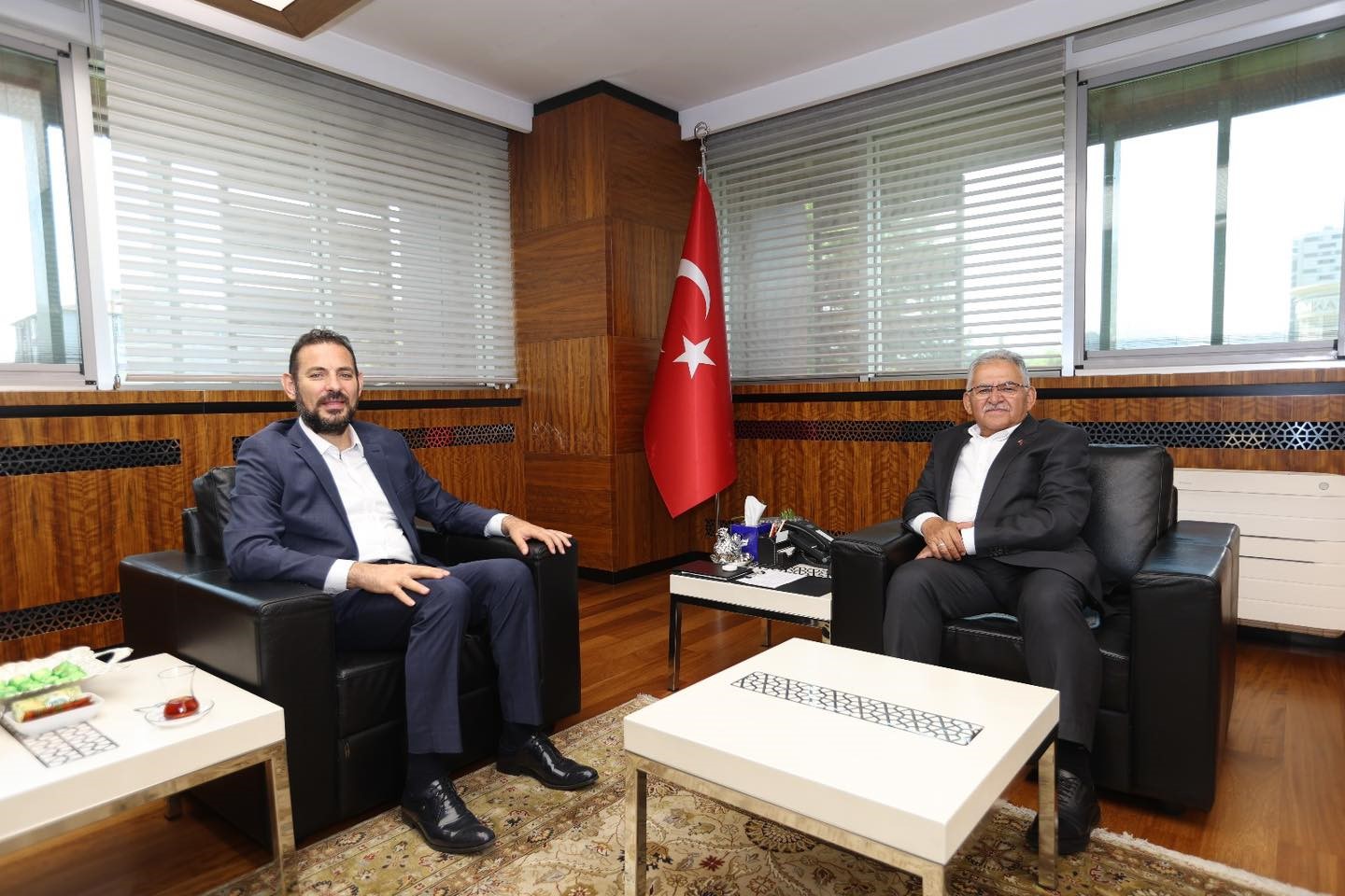 Başkan Büyükkılıç’a ziyaretçi akını