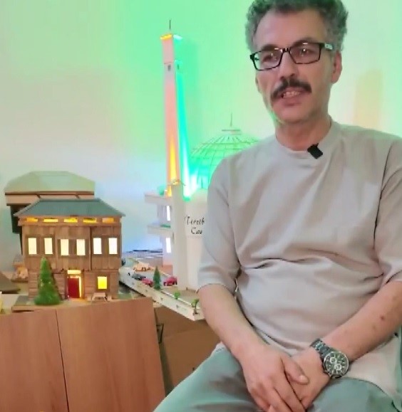 Atıl tahtaları maketten eserlere d&ouml;n&uuml;şt&uuml;r&uuml;yor
