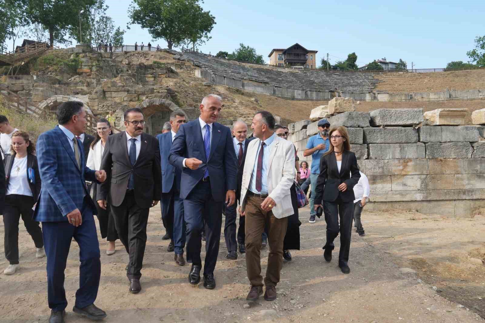 K&uuml;lt&uuml;r ve Turizm Bakanı Mehmet Nuri Ersoy, D&uuml;zce&rsquo;de iki &ouml;nemli projeye destek verecek
