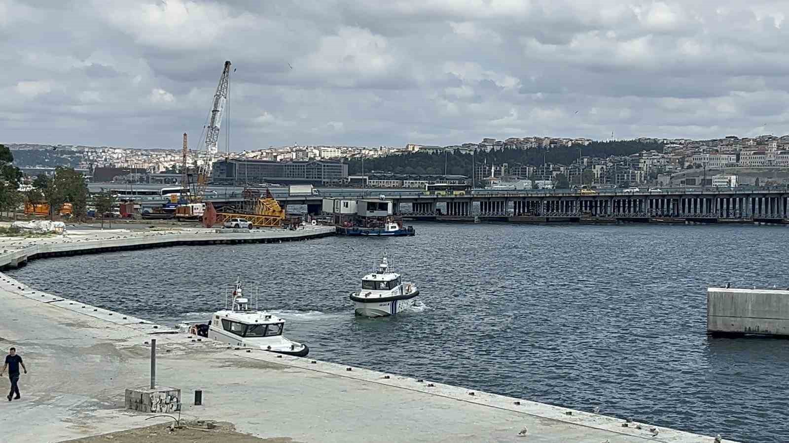 Haliç Metro Köprüsünden denize atlayan adamın cansız bedeni çıkarıldı
