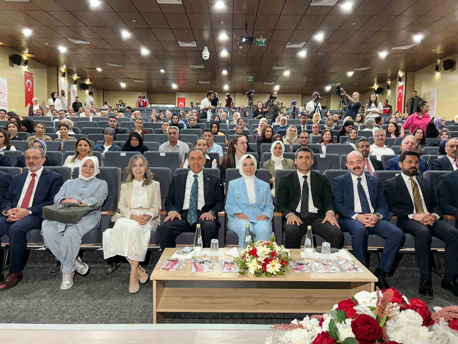 Bakan Göktaş: "8 bin 923 ailemizde 10 bin 661 çocuğumuza umut dolu bir gelecek sunuyoruz"