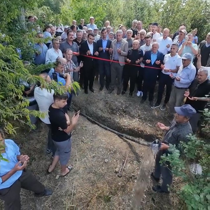 K&ouml;yde i&ccedil;me suyu sevinci
