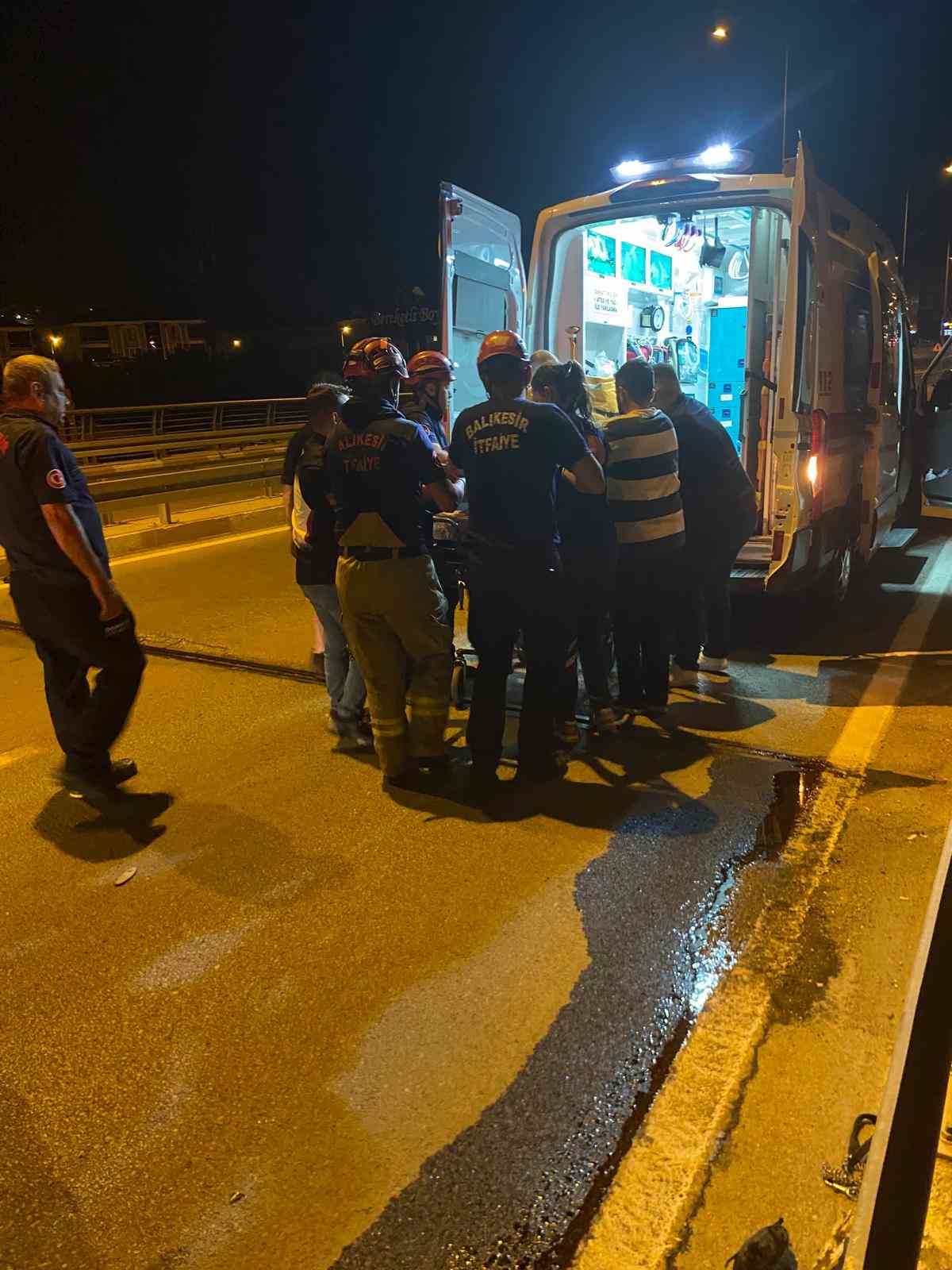 Balıkesir&rsquo;de sıkışmalı trafik kazası: 2 yaralı
