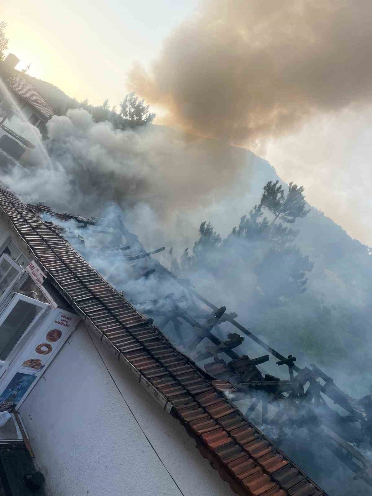 Bolu’da ekmek teknesi yanarak kül oldu