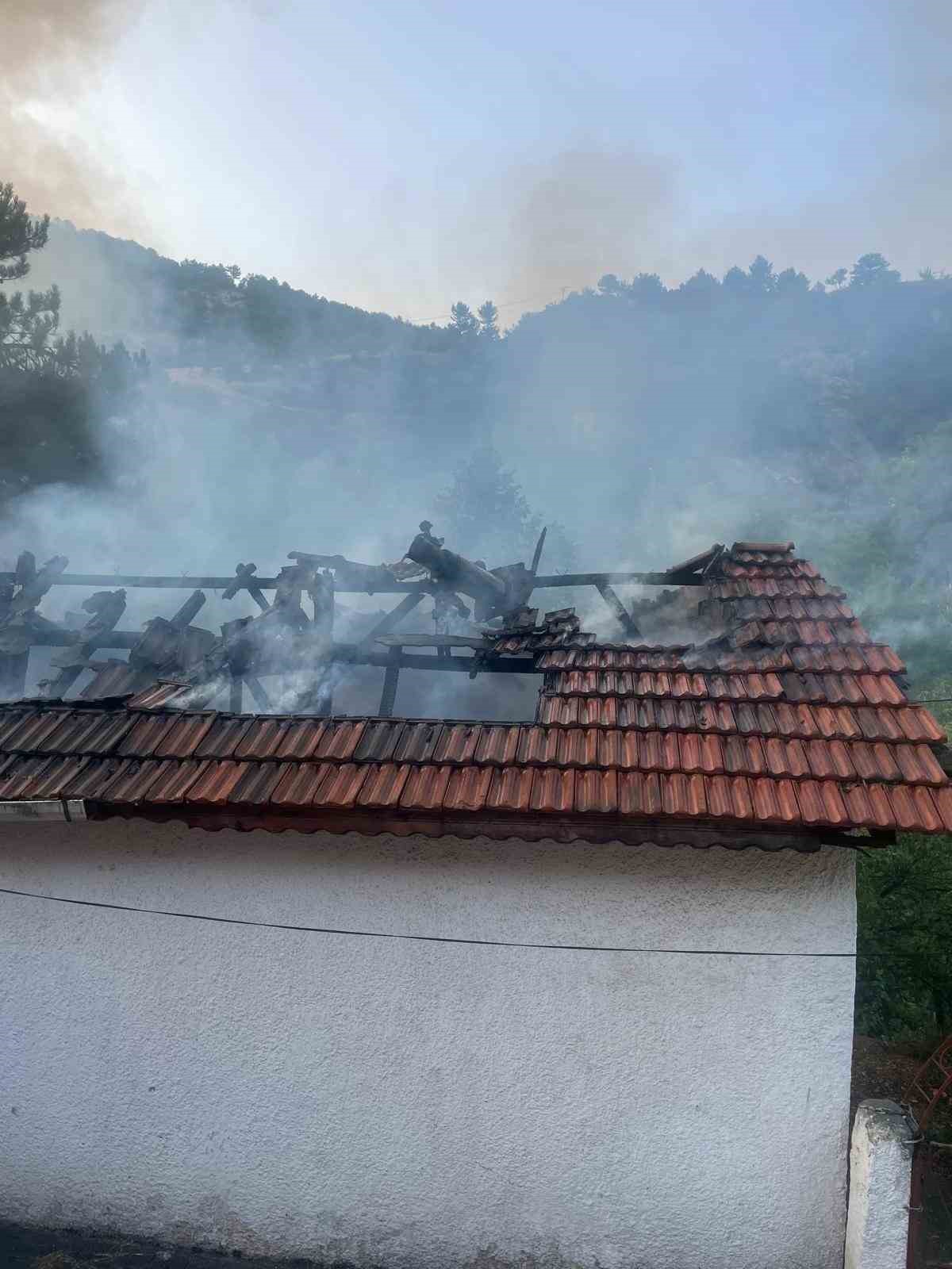 Bolu&rsquo;da ekmek teknesi yanarak k&uuml;l oldu

