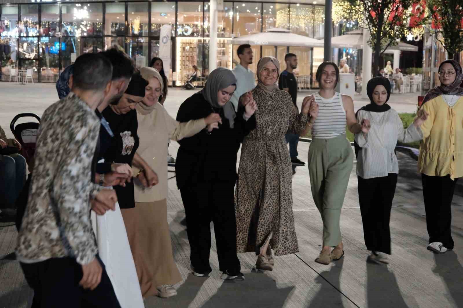 Karadeniz rüzgarı Milli İrade Meydanı’nda esti