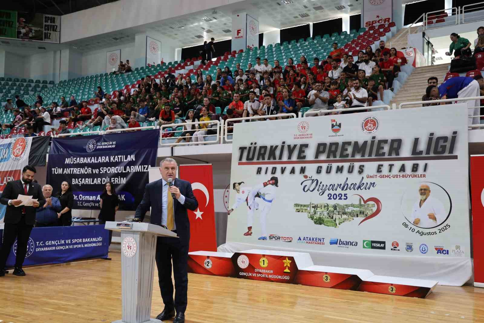 Bakan Bak: "Diyarbakır’a yaklaşık 3.5 milyar lira spor yatırımı, tesis yatırımı yapacağız"