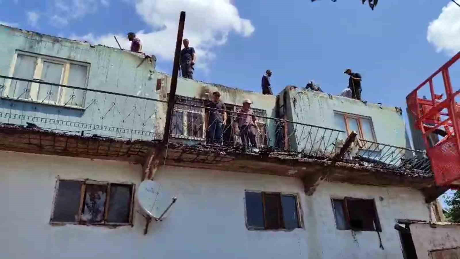 Şiran’da çatı yangını korkuttu
