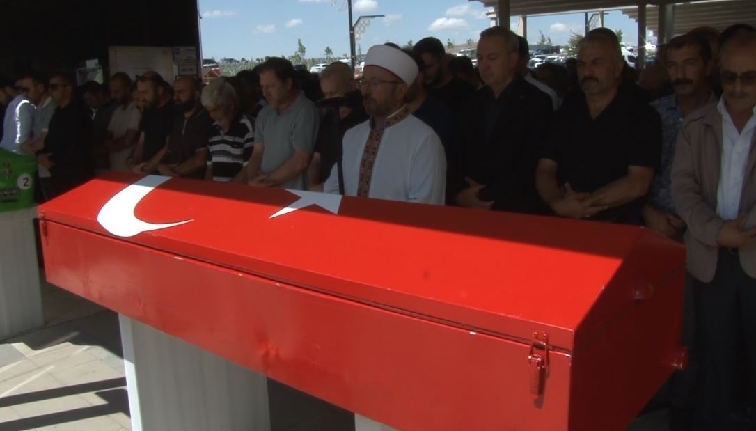 Muhtarlık binasında vefat eden muhtar toprağa verildi
