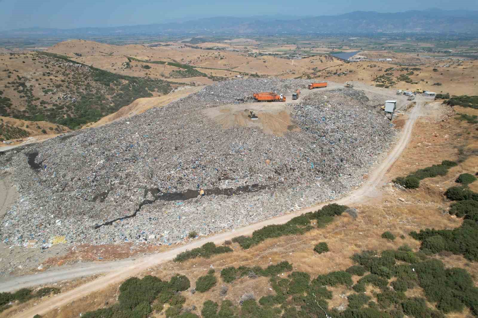 İzmir’de mera alanında vahşi depolamada geri adım
