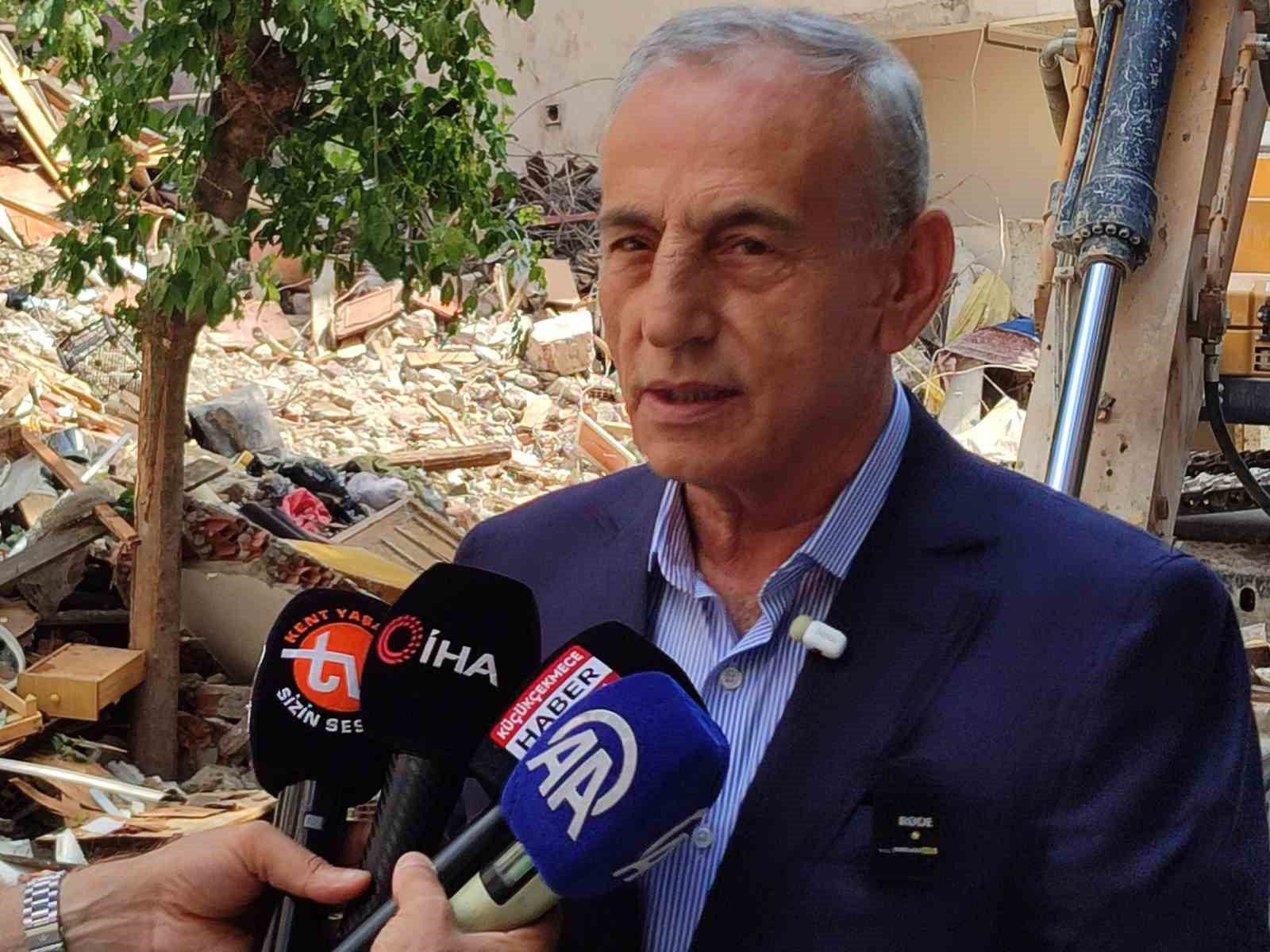 K&uuml;&ccedil;&uuml;k&ccedil;ekmece&rsquo;de kentsel d&ouml;n&uuml;ş&uuml;m neticesinde 14 binanın yıkımına başlandı
