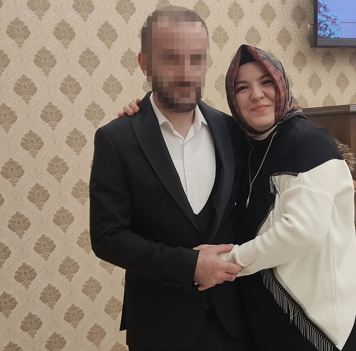Eşini önce bıçakladı, sonra tüfekle öldürdü