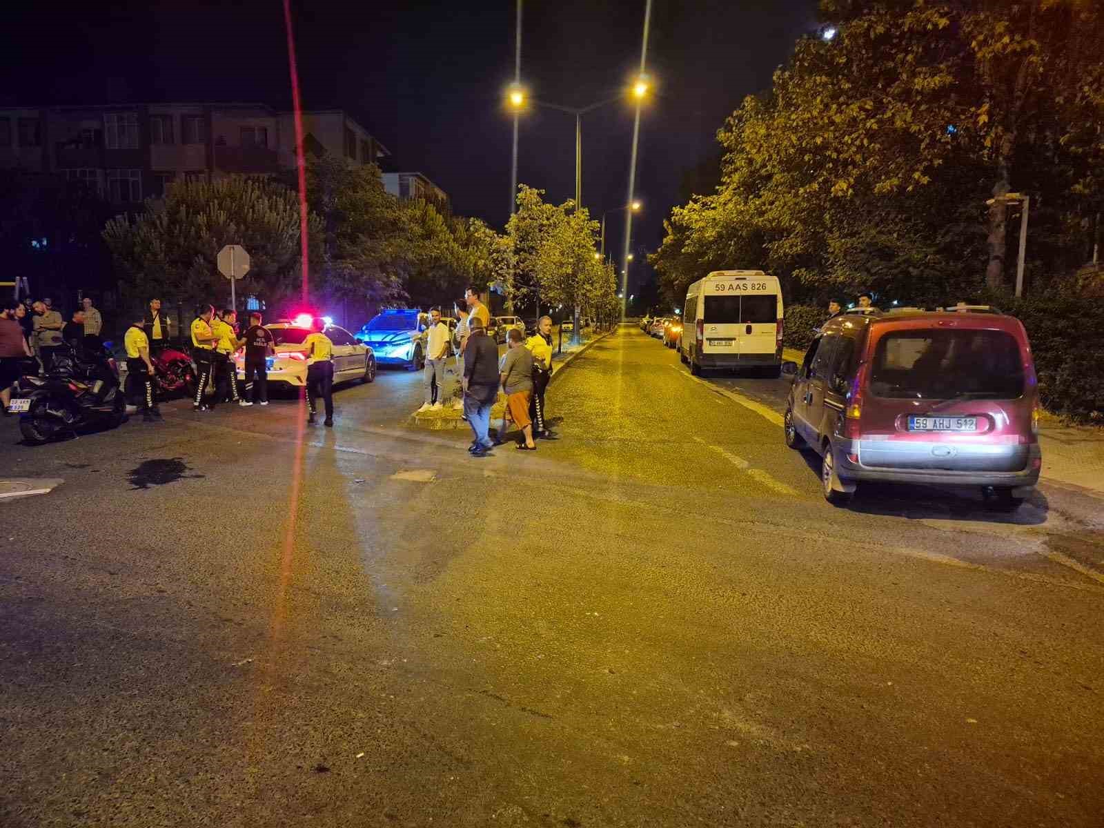 Otomobille &ccedil;arpışan motosiklet devrildi: 1 yaralı
