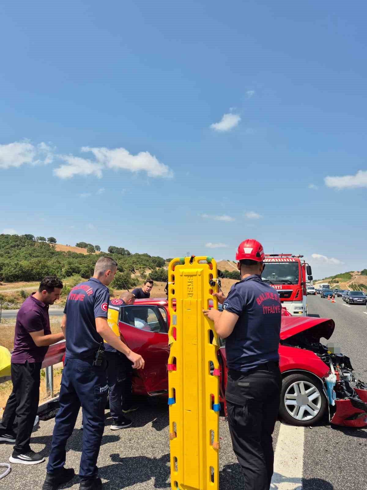 Balıkesir’de otoyolda zincirleme trafik kazası: 8 yaralı
