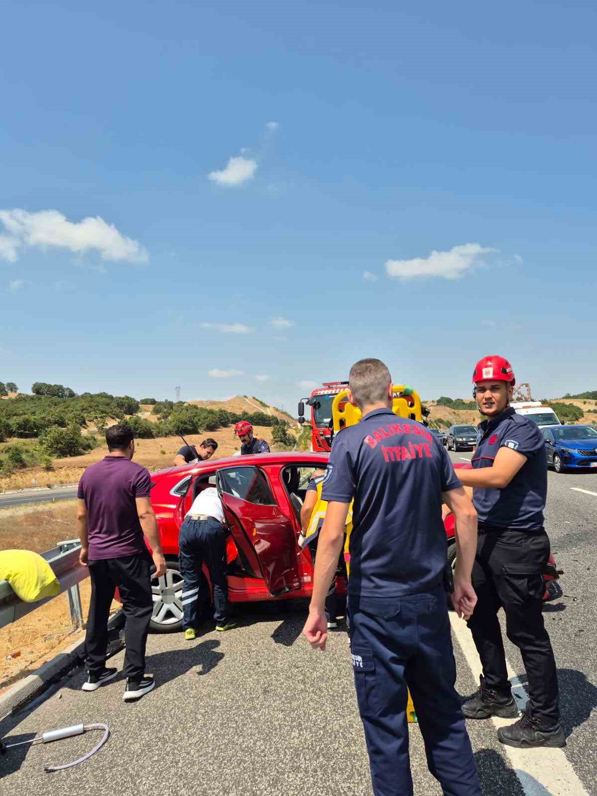 Balıkesir&rsquo;de otoyolda zincirleme trafik kazası: 8 yaralı
