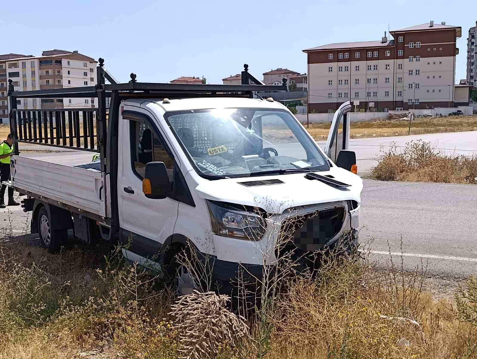 Sivas’ta kamyonet ile otomobil çarpıştı: 3’ü çocuk 6 yaralı