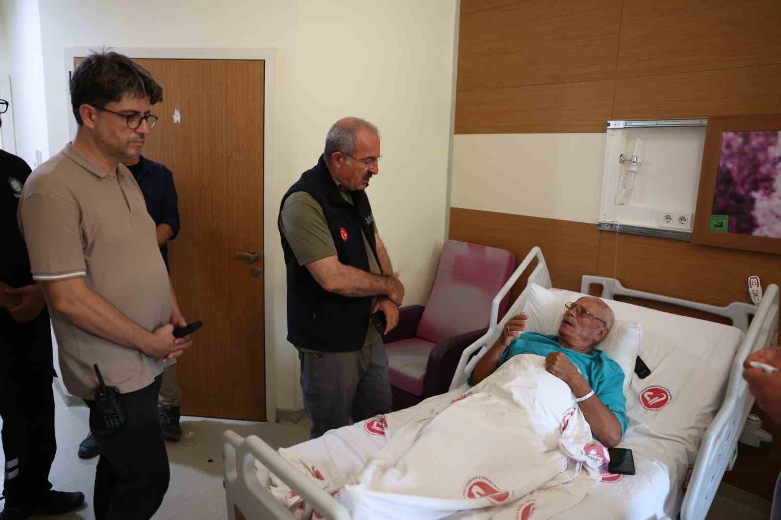 &Ccedil;anakkale Valisi Toraman, devlet hastanesinde incelemelerde bulundu
